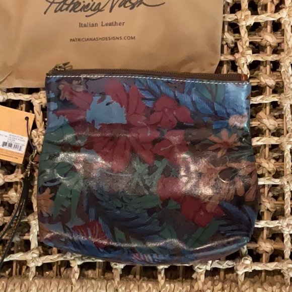 Patricia Nash clutch. - Picture 3 of 5